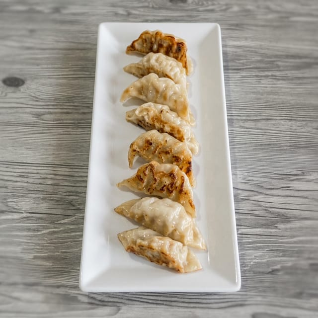 Steamed Pork Gyoza (8pcs).